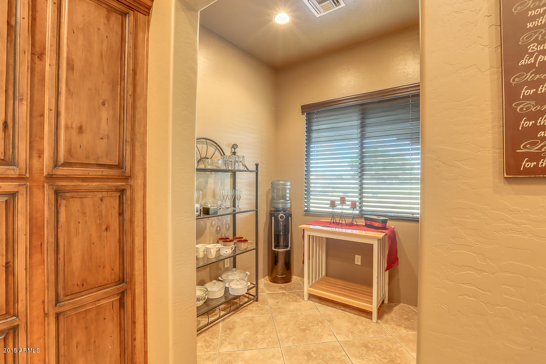 3736 East Via Del Rancho Gilbert, AZ 85298 - Photo 13 of 37 VDR_pantry