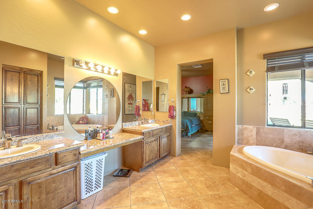 3736 East Via Del Rancho Gilbert, AZ 85298 - Photo 20 of 37 VDR_MSTRBTH2