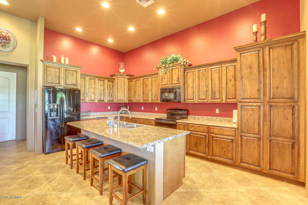 3736 East Via Del Rancho Gilbert, AZ 85298 - Photo 8 of 37 VDR_Kitchen