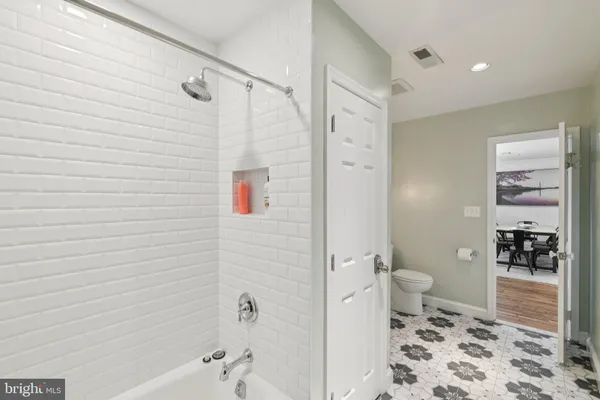 $995,000 | 10 Irving Court, Alexandria, VA 22314