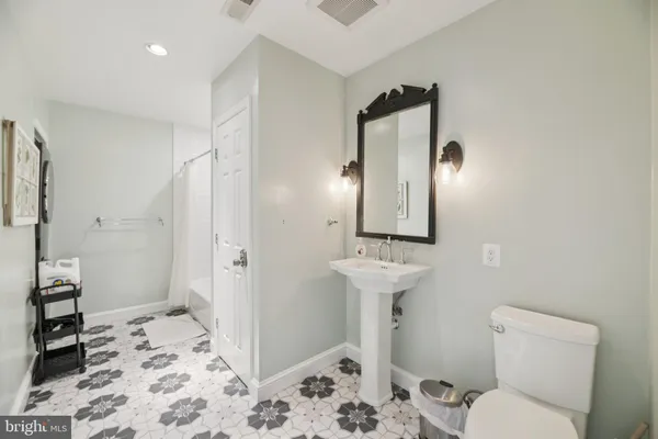 $995,000 | 10 Irving Court, Alexandria, VA 22314