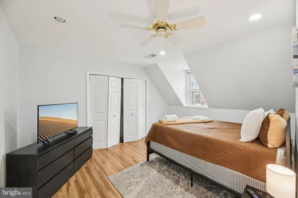 $995,000 | 10 Irving Court, Alexandria, VA 22314