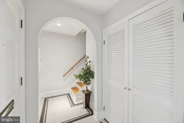 $995,000 | 10 Irving Court, Alexandria, VA 22314