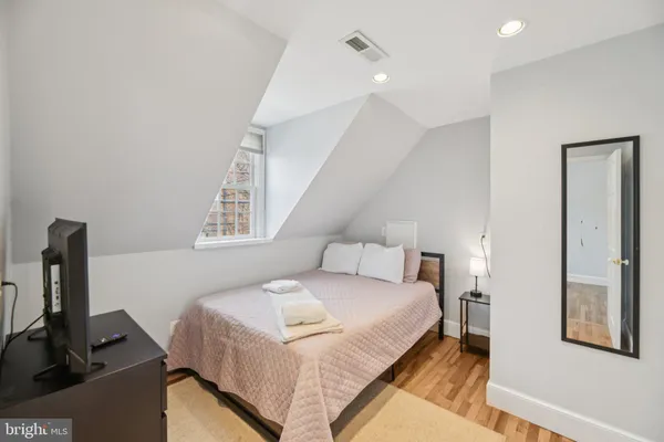 $995,000 | 10 Irving Court, Alexandria, VA 22314
