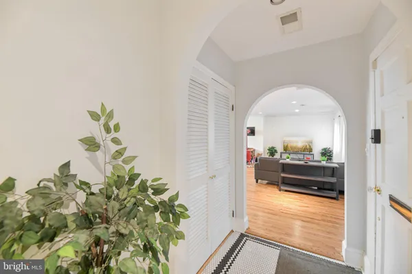 $995,000 | 10 Irving Court, Alexandria, VA 22314