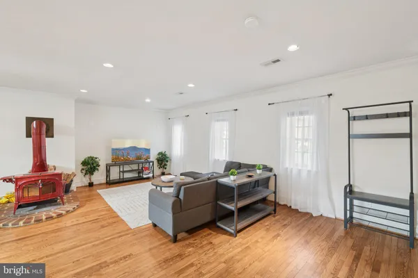 $995,000 | 10 Irving Court, Alexandria, VA 22314