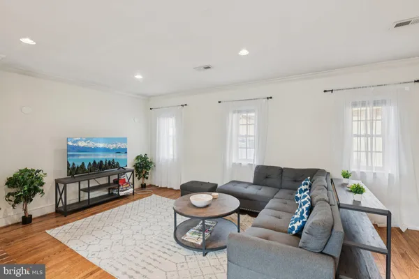 $995,000 | 10 Irving Court, Alexandria, VA 22314