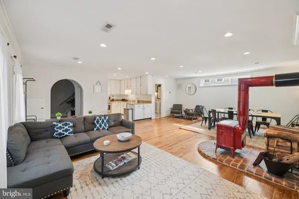 $995,000 | 10 Irving Court, Alexandria, VA 22314