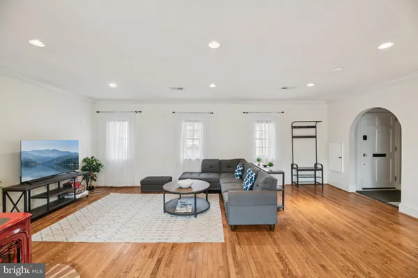 $995,000 | 10 Irving Court, Alexandria, VA 22314