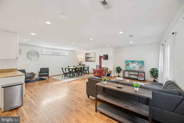 $995,000 | 10 Irving Court, Alexandria, VA 22314