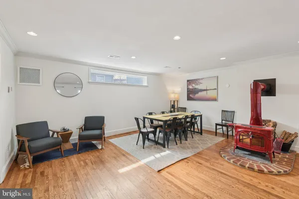 $995,000 | 10 Irving Court, Alexandria, VA 22314