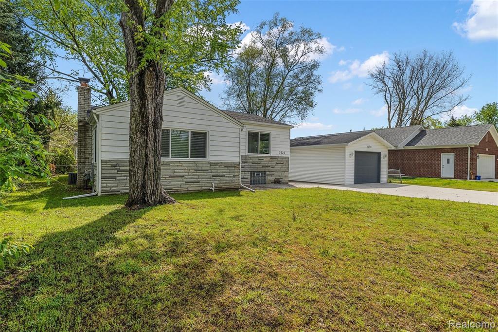 3327 Hessel Avenue Rochester Hills, MI 48307 - Photo 4 of 36