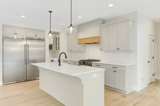 $1,549,736 | 13850 27th Street North, Stillwater, MN 55082