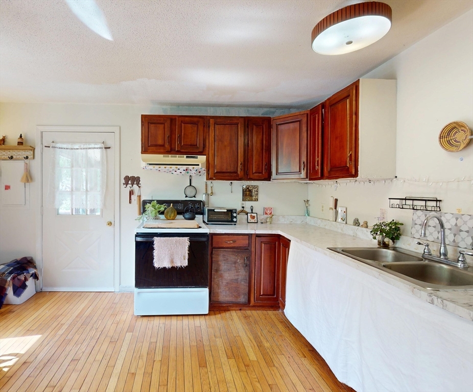 509 Williamsburg Road Conway, MA 01096 - Photo 7 of 24
