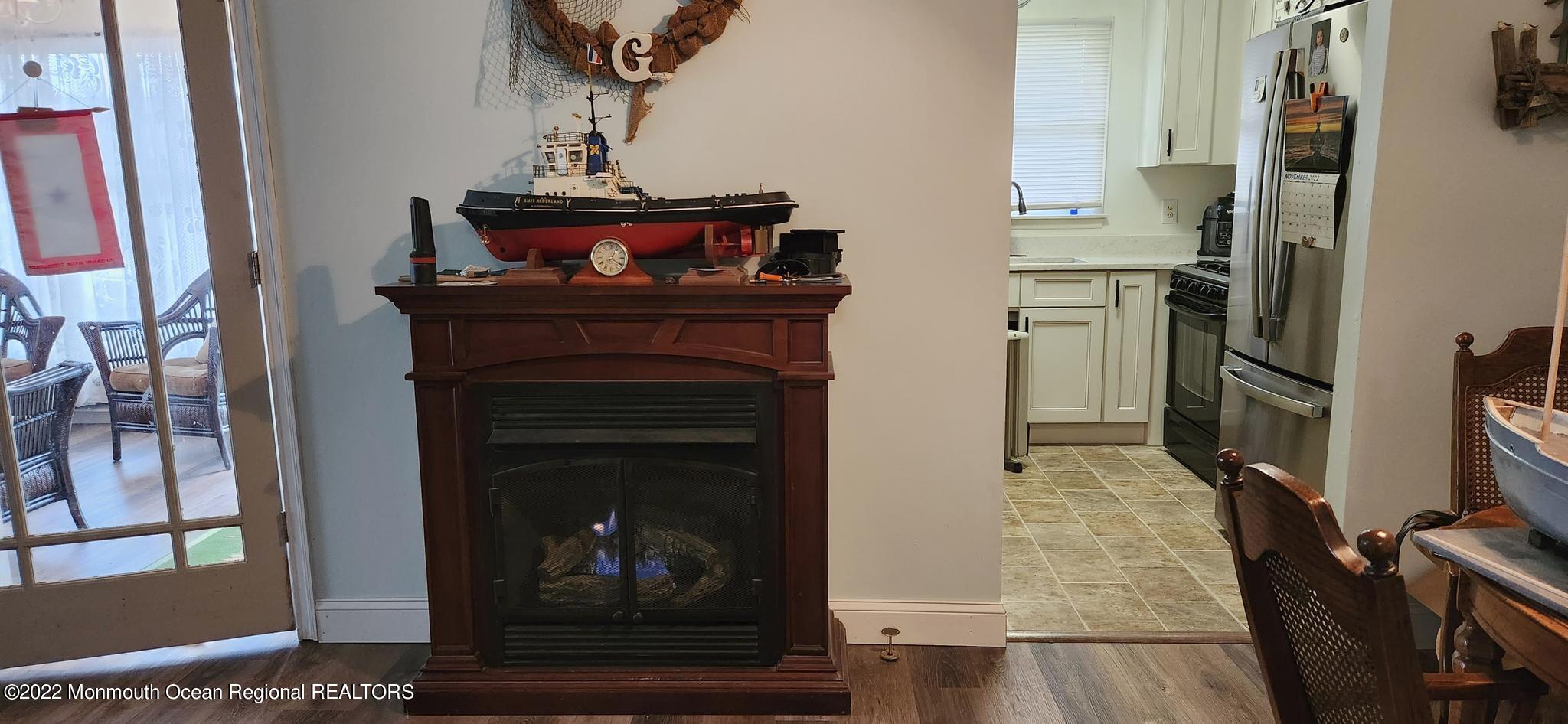 42 B Stage Road Manahawkin, NJ 08050 - Photo 5 of 13 5
