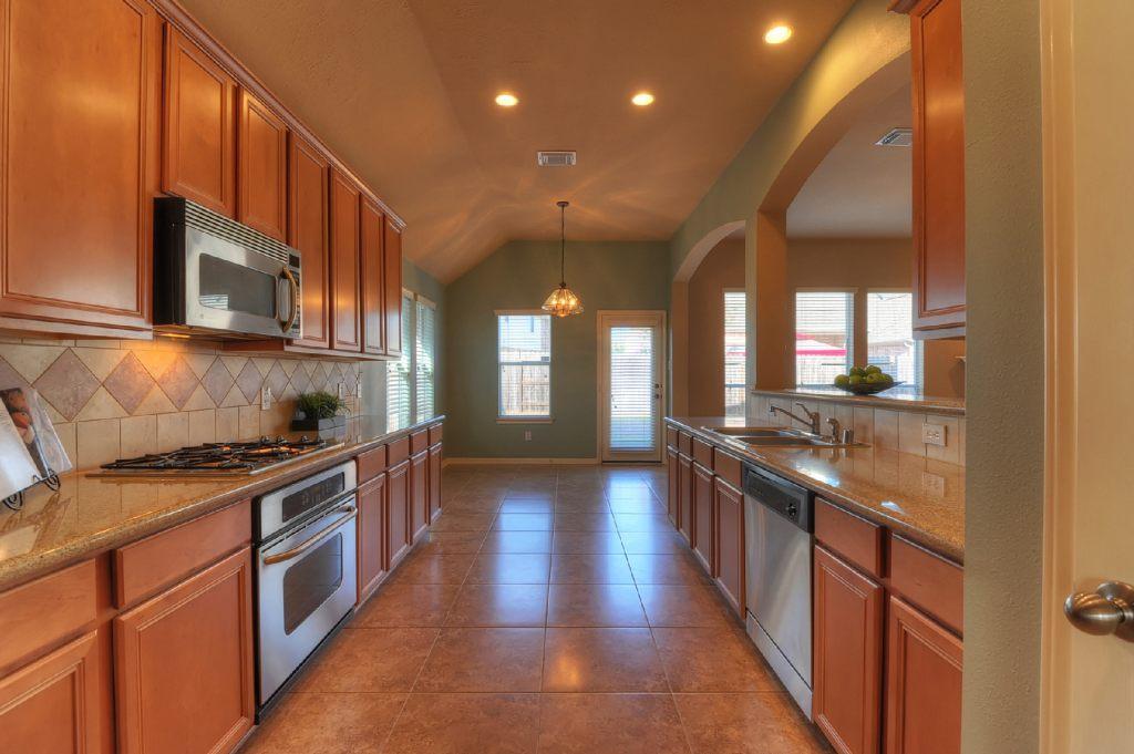 19918 Hardsville Drive Spring, TX 77388 - Photo 7 of 22 Light and Bright Kitchen