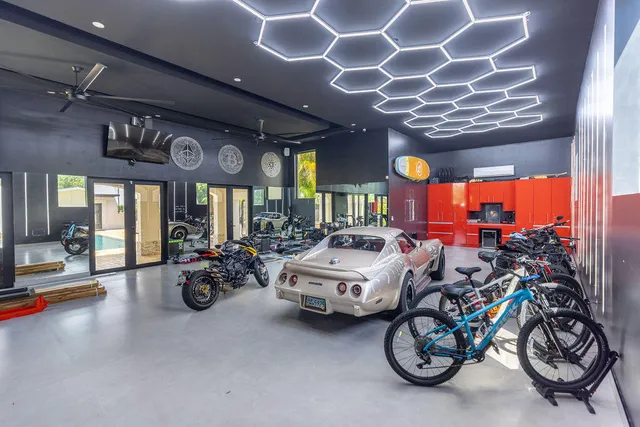 $4,950,000 | 290 Northwest 6th Street, Boca Raton, FL 33432