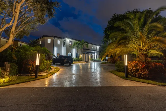 $4,950,000 | 290 Northwest 6th Street, Boca Raton, FL 33432