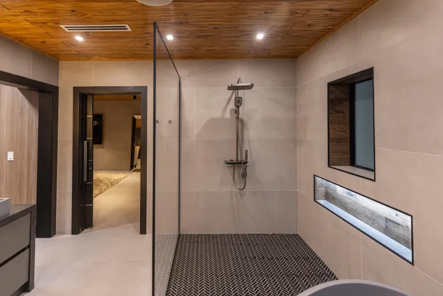 a view of a house with entertaining space