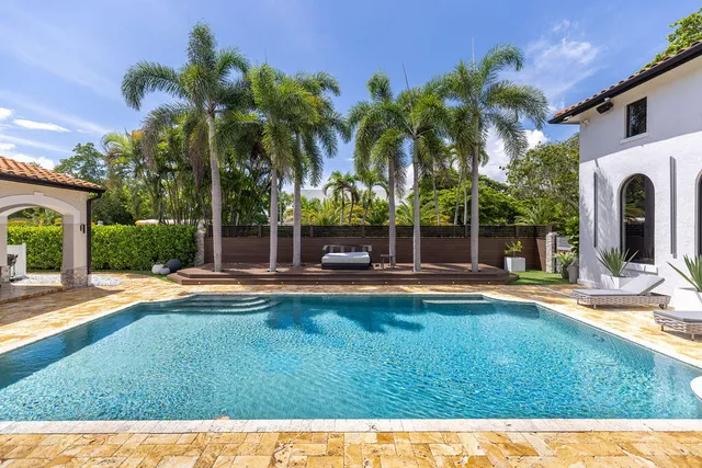 $4,950,000 | 290 Northwest 6th Street, Boca Raton, FL 33432