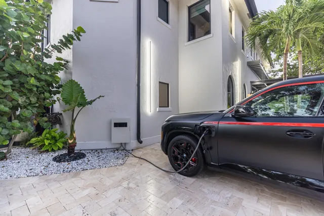 $4,950,000 | 290 Northwest 6th Street, Boca Raton, FL 33432