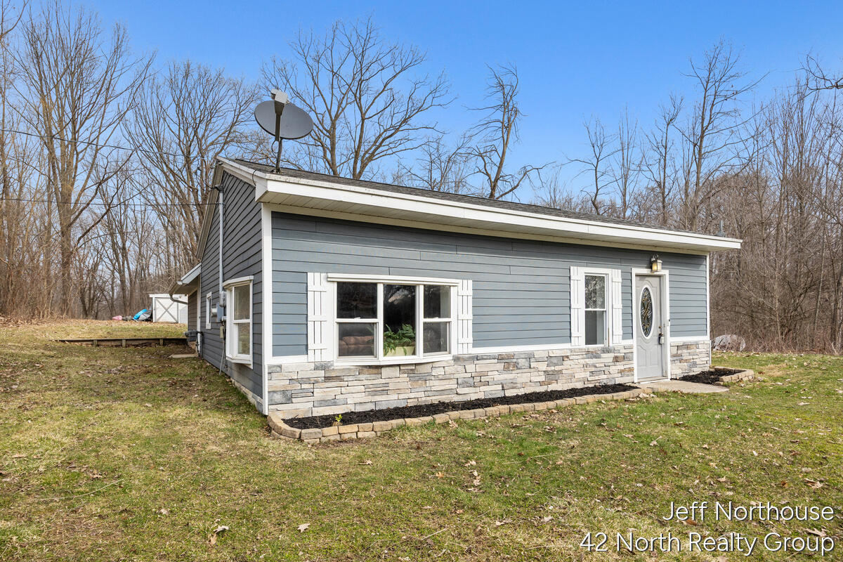 11769 Old Belding Road Northeast Belding, MI 48809 - Photo 3 of 19 11769-Old-Belding_003