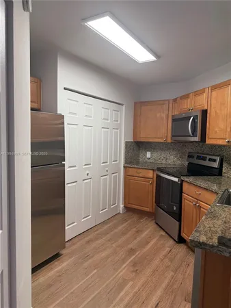 $2,200 | 6272 Northwest 186th Street, Unit 307, Hialeah, FL 33015