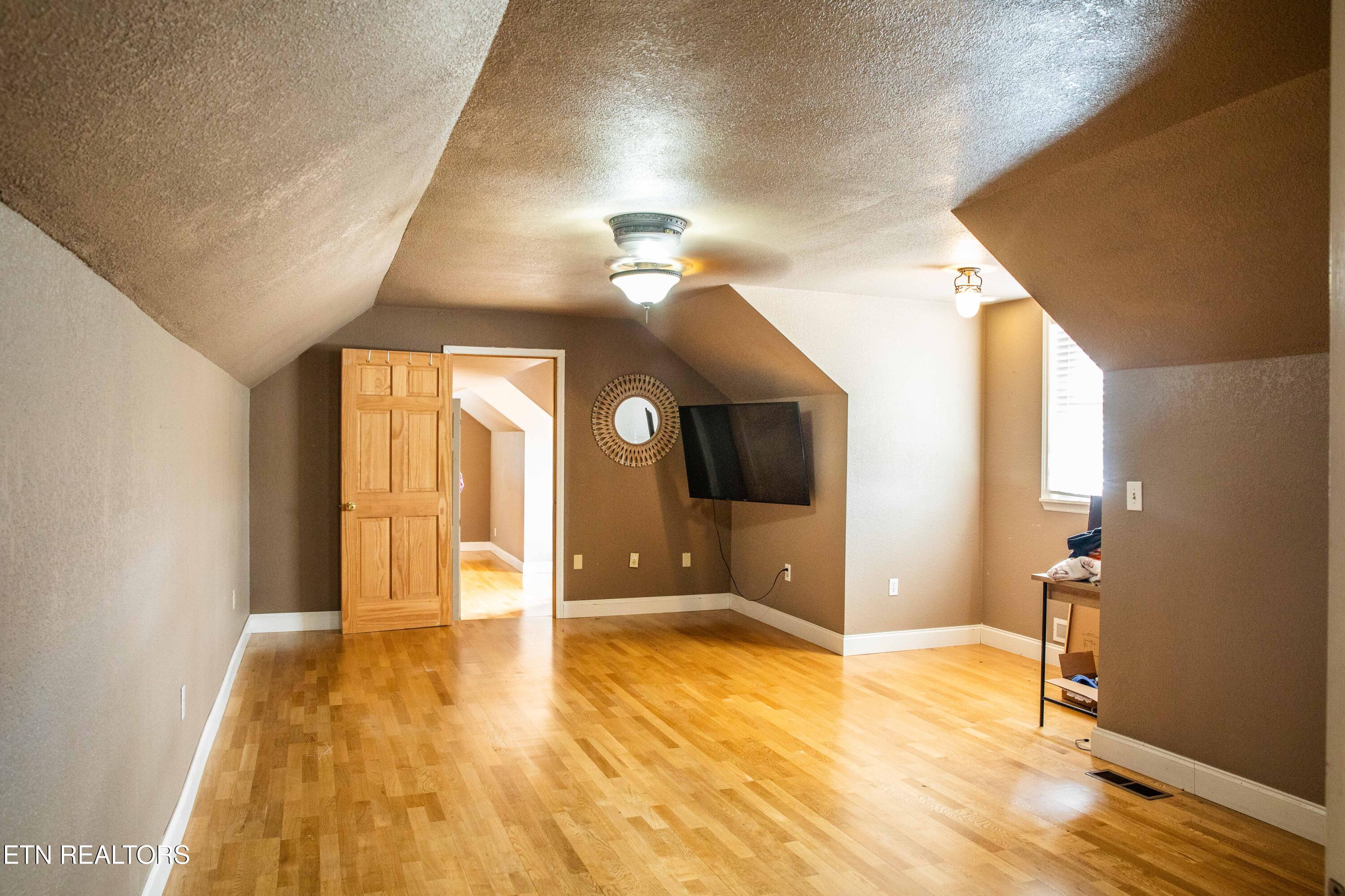 306 Mountain Road New Tazewell, TN 37825 - Photo 11 of 21 Bedroom3