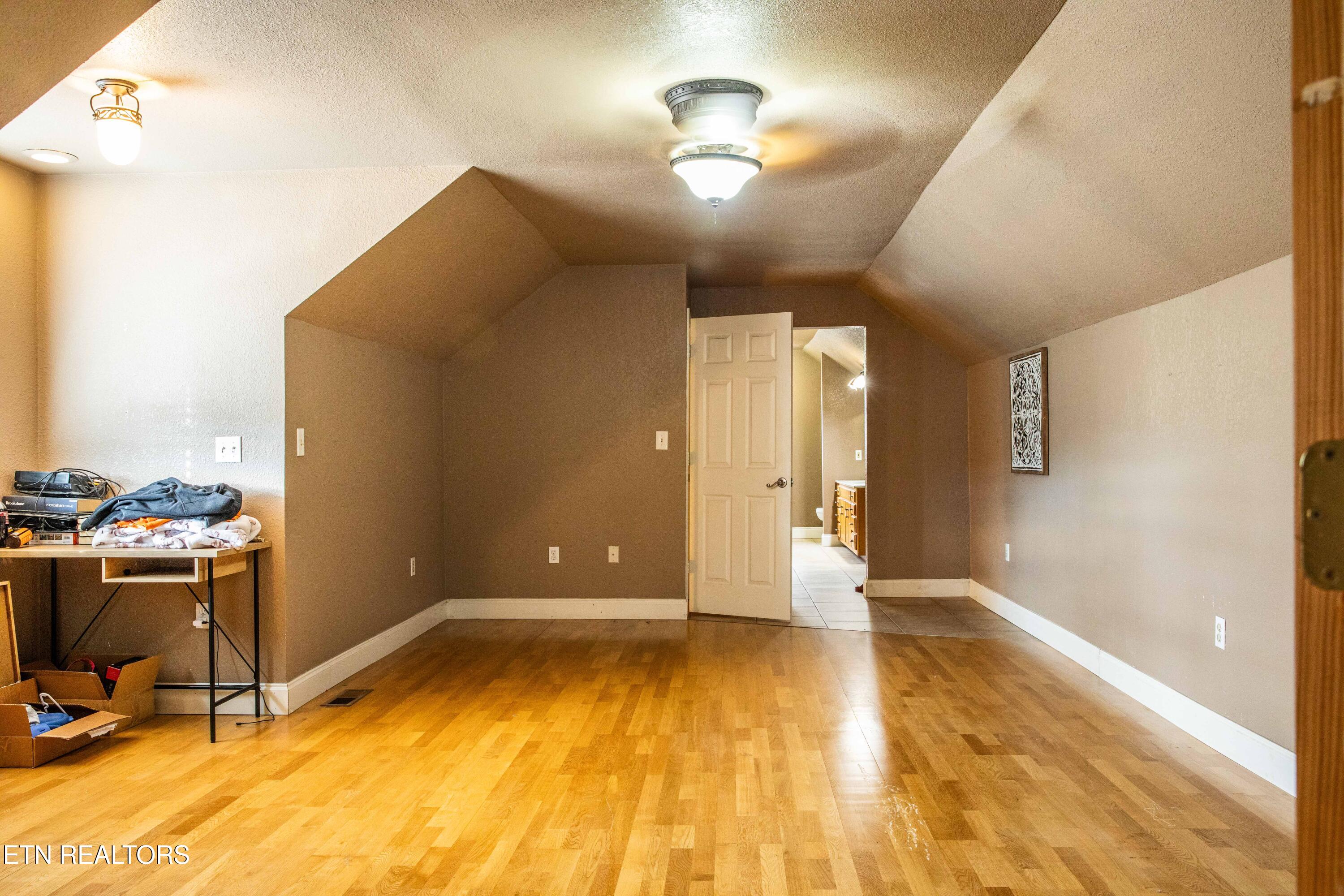 306 Mountain Road New Tazewell, TN 37825 - Photo 12 of 21 Bedroom3.1