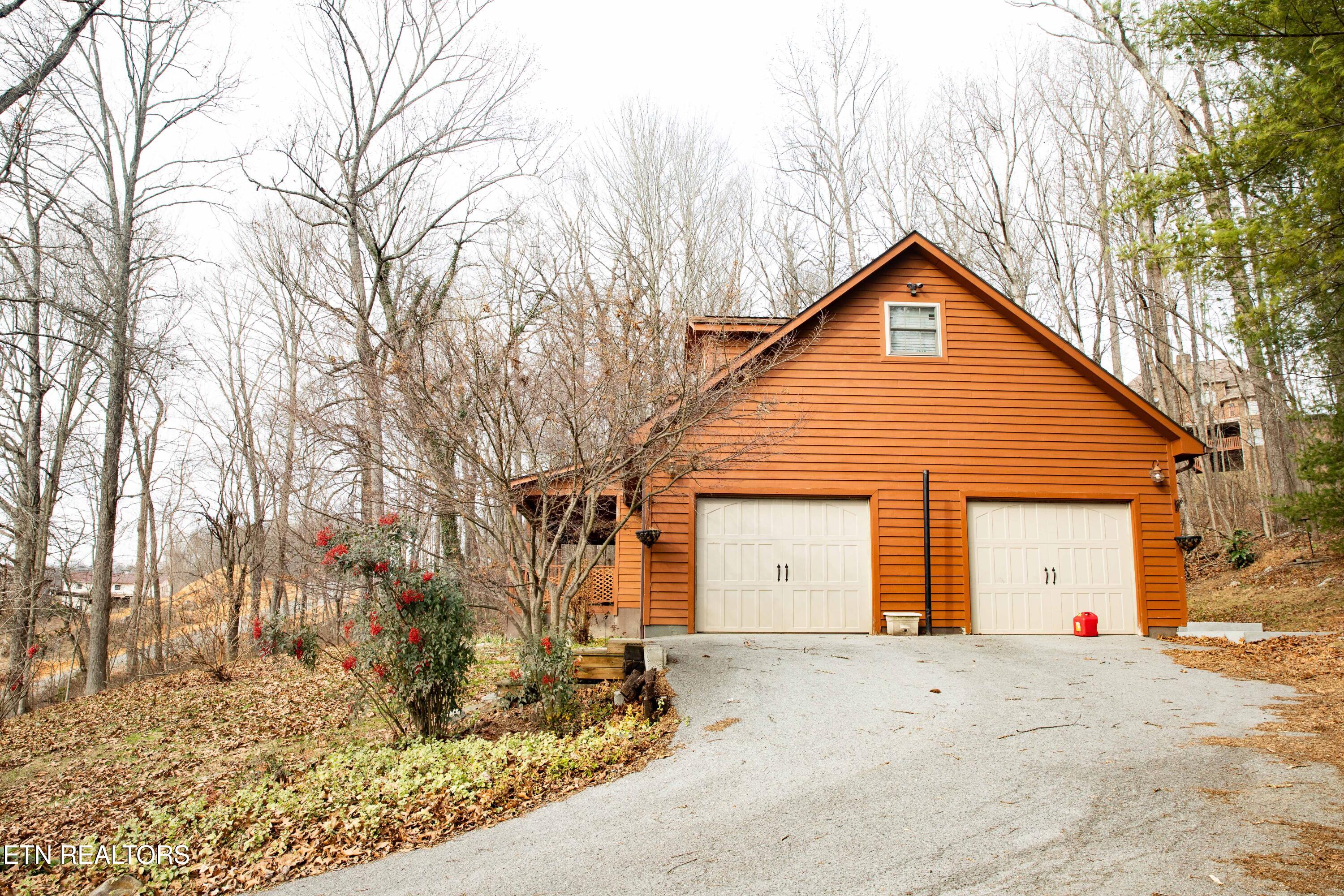 306 Mountain Road New Tazewell, TN 37825 - Photo 16 of 21 Garage