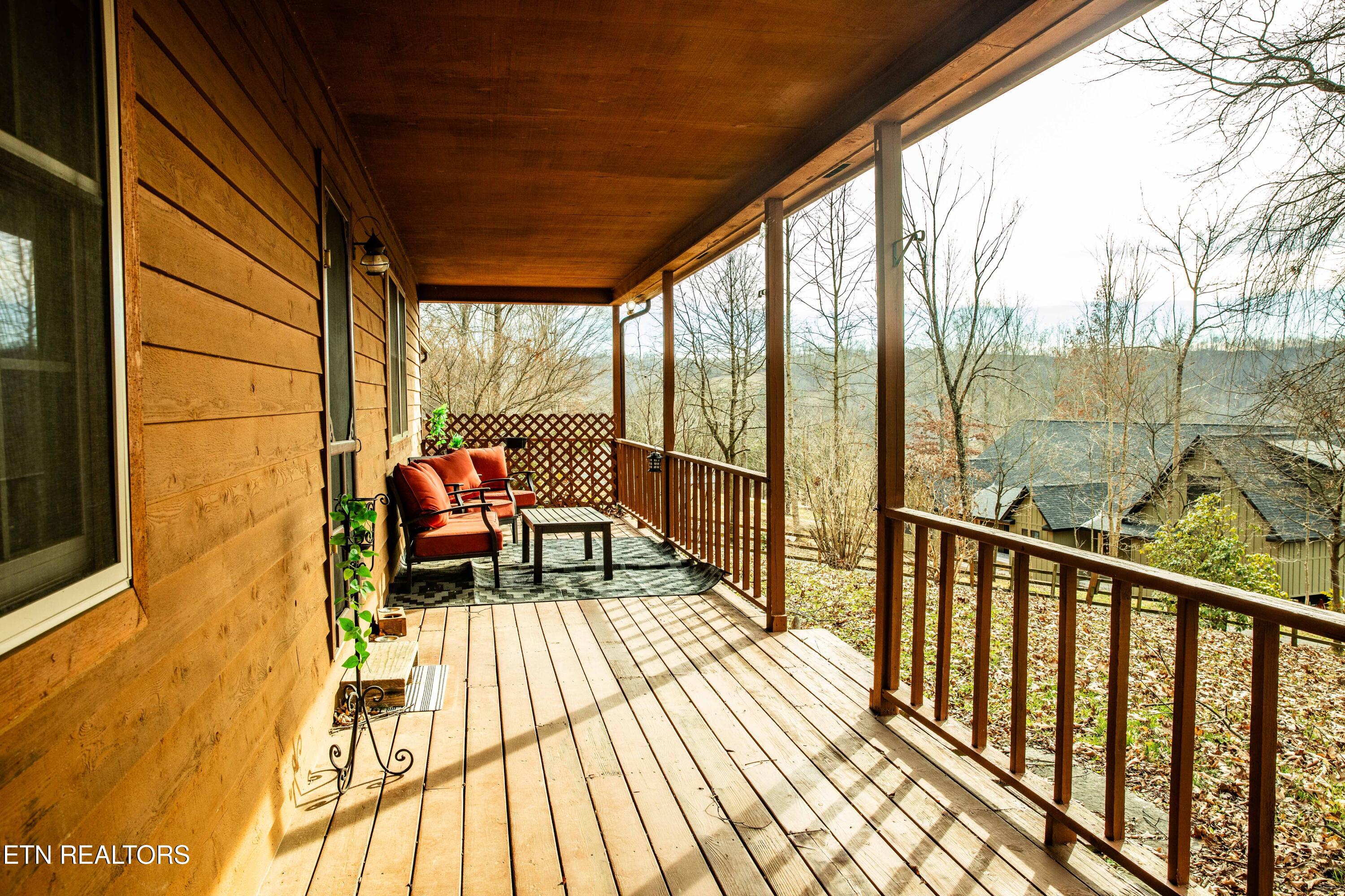 306 Mountain Road New Tazewell, TN 37825 - Photo 2 of 21 Porch
