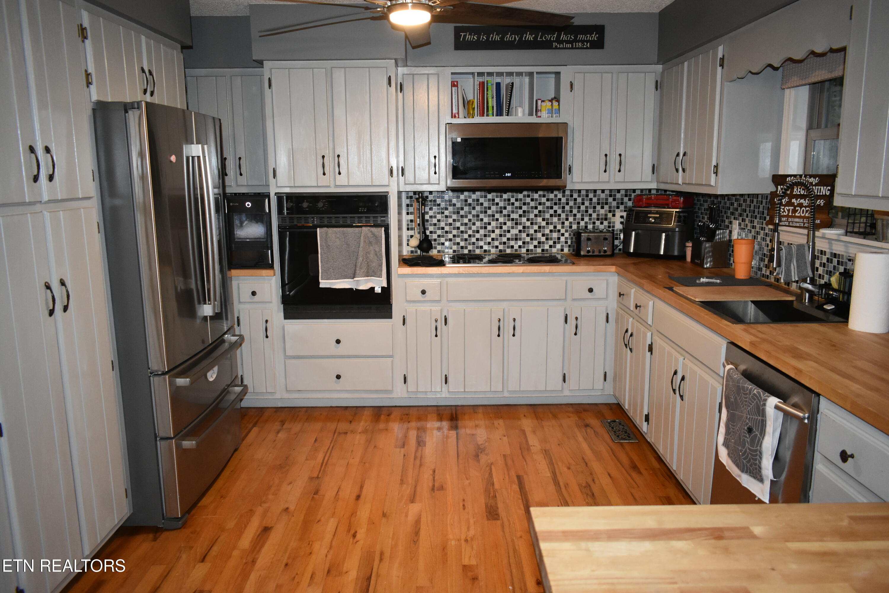 306 Mountain Road New Tazewell, TN 37825 - Photo 22 of 25 DSC_6753