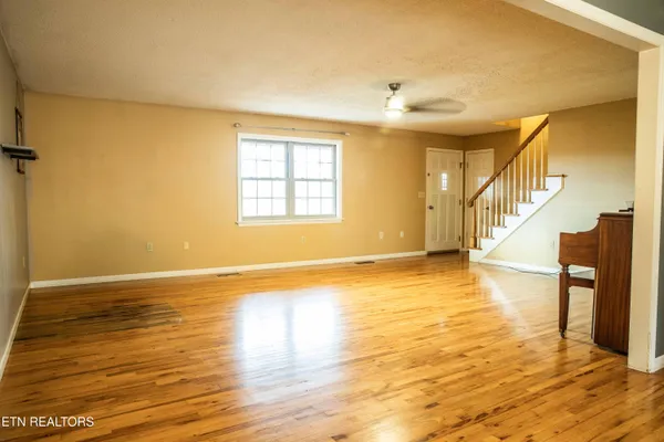 $379,000 | 306 Mountain Road, New Tazewell, TN 37825