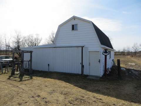10127 North Center Road Clio, MI 48420 - Photo 5 of 21 20432918-4.JPG