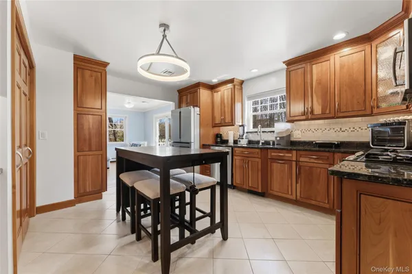 $995,000 | 19 Peachtree Drive, Cortlandt Manor, NY 10567