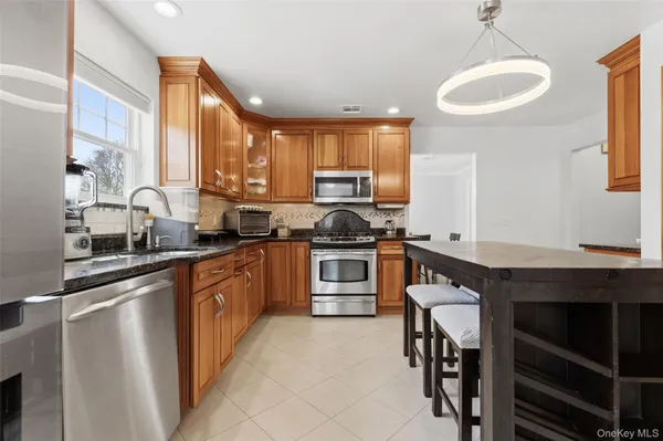 $995,000 | 19 Peachtree Drive, Cortlandt Manor, NY 10567