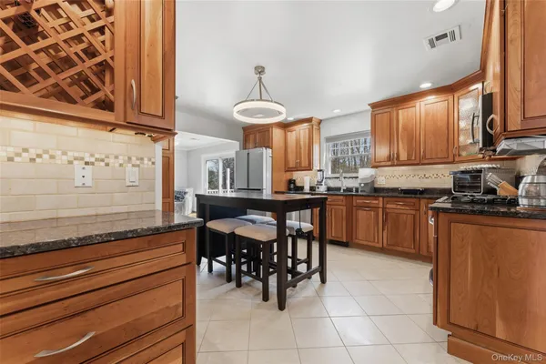$995,000 | 19 Peachtree Drive, Cortlandt Manor, NY 10567