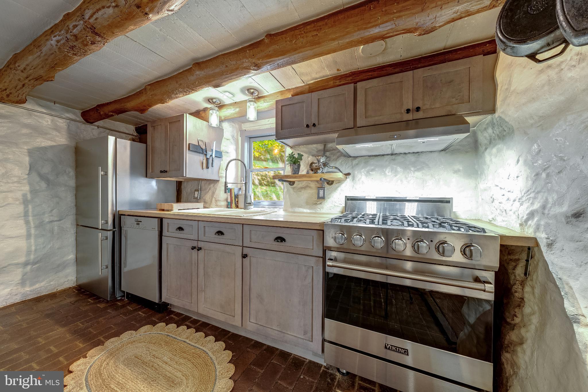 3225 Sage Road Markham, VA 22643 - Photo 17 of 48 Renovated kitchen w new high-end appliances