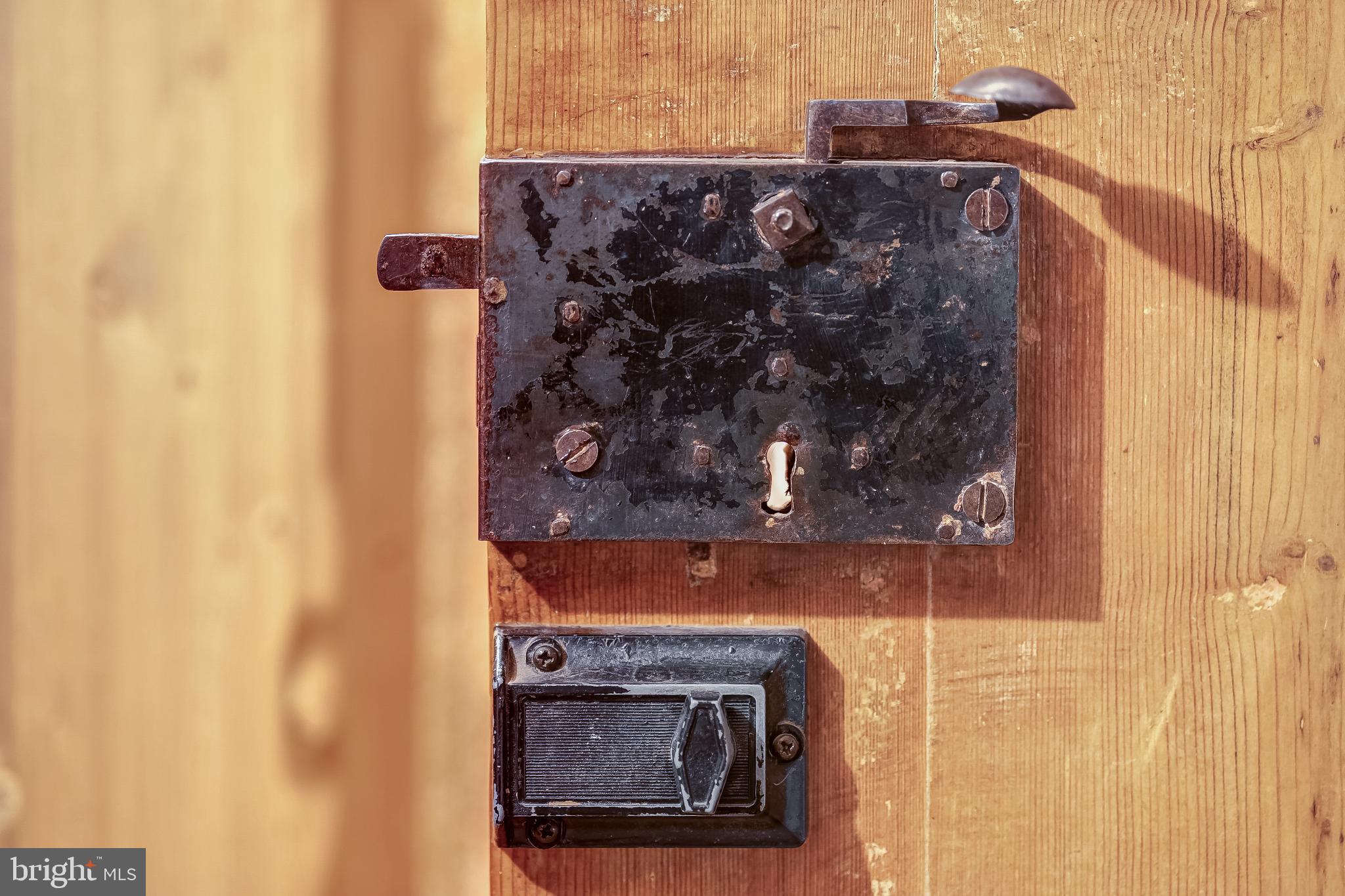 3225 Sage Road Markham, VA 22643 - Photo 33 of 48 Original hardware