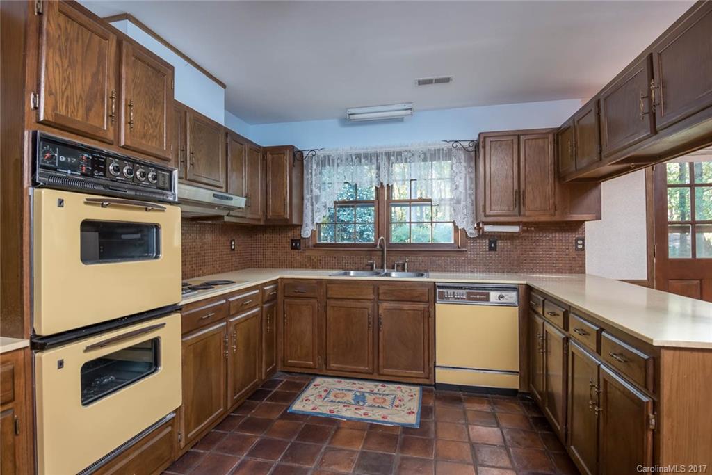 1104 Berry Ridge Road Charlotte, NC 28270 - Photo 10 of 24 Gallery Image 10