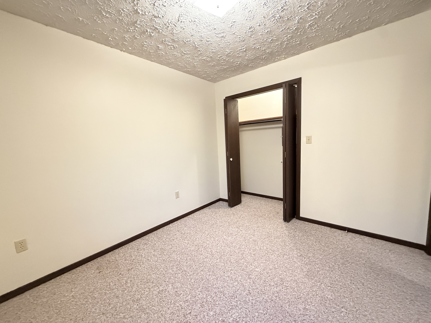 916 South 10th Street Herrin, IL 62948 - Photo 11 of 29 an empty room with a window