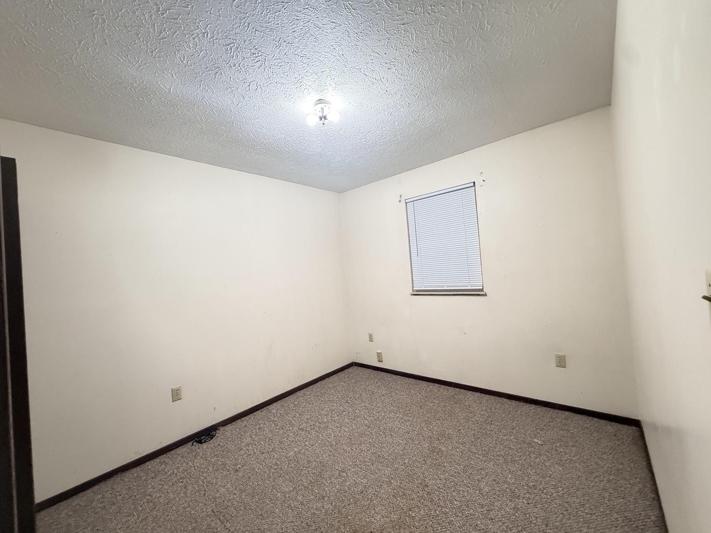 916 South 10th Street Herrin, IL 62948 - Photo 25 of 29 an empty room with a empty space and a window
