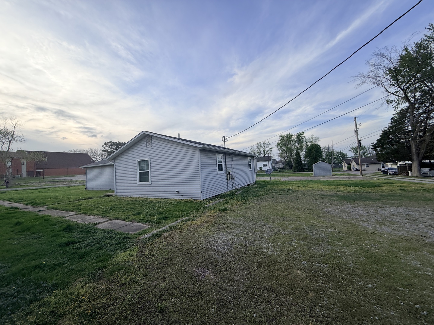 916 South 10th Street Herrin, IL 62948 - Photo 27 of 29 a view of a house with backyard and garden