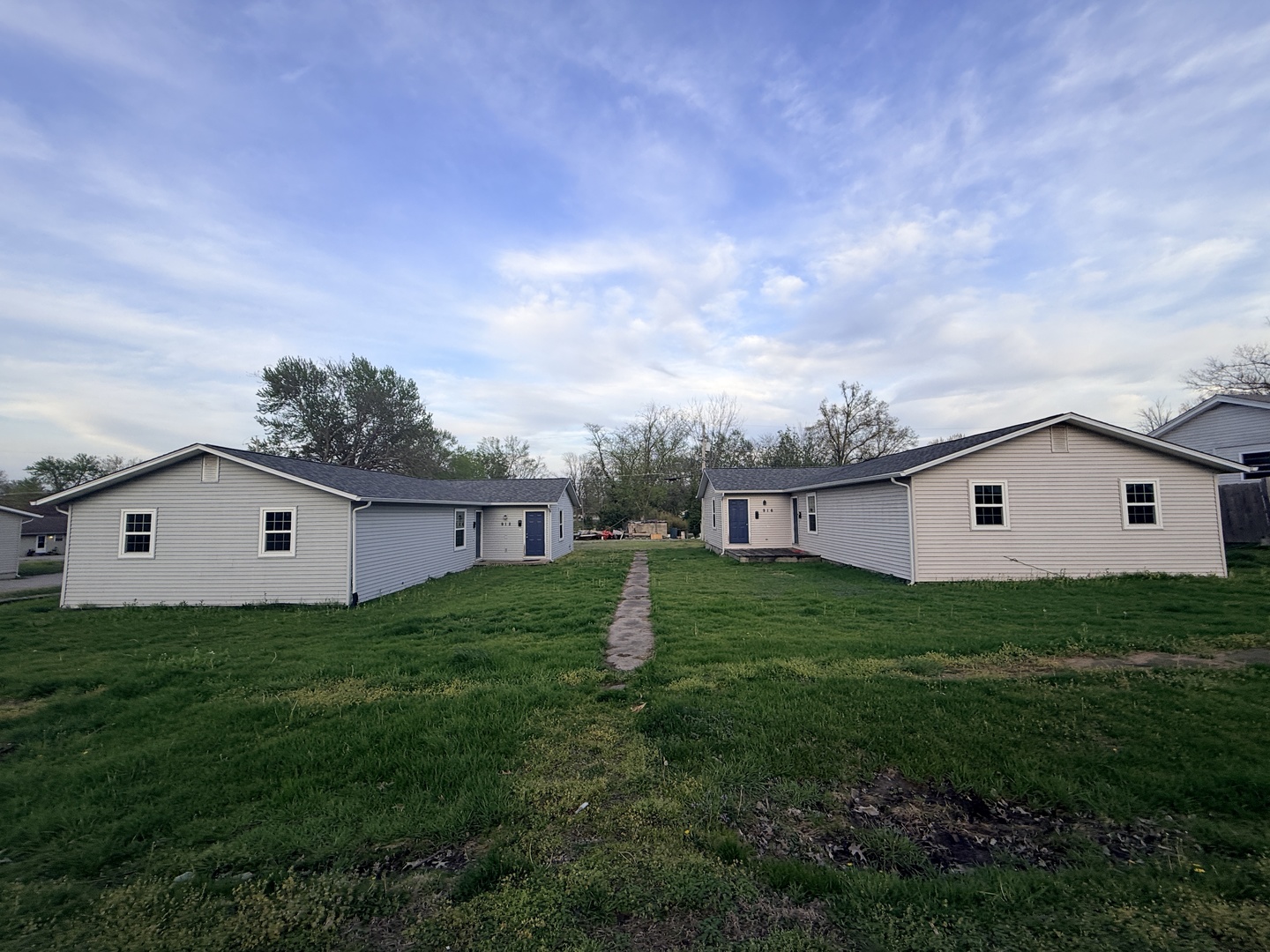 916 South 10th Street Herrin, IL 62948 - Photo 28 of 29 a house view with garden space
