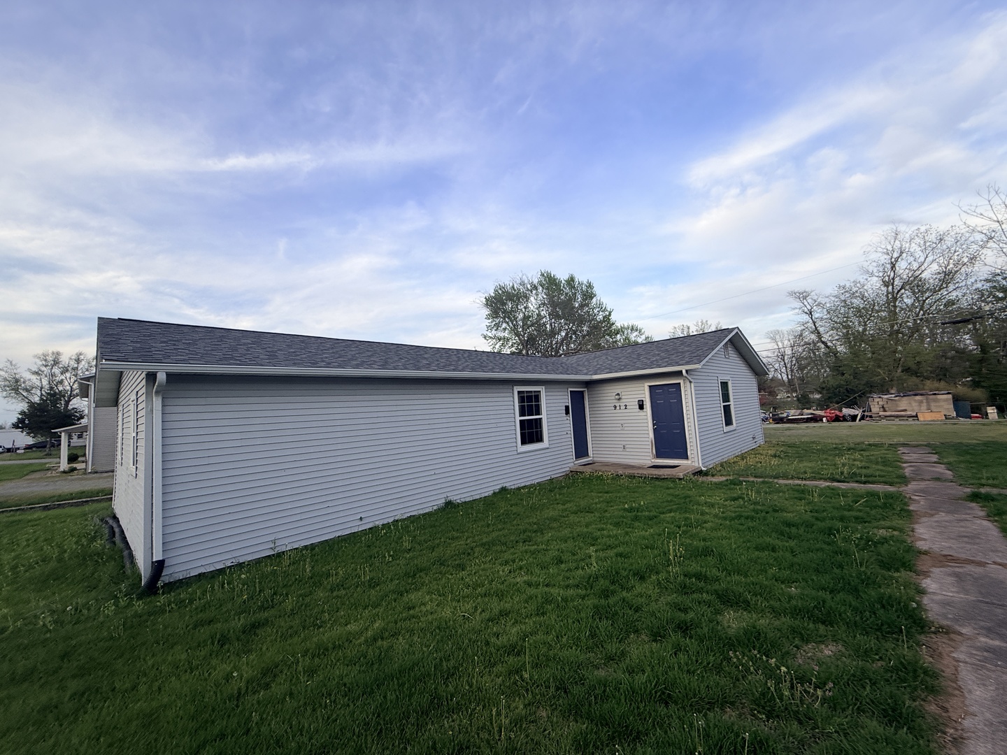 916 South 10th Street Herrin, IL 62948 - Photo 3 of 29 a house view with a garden space