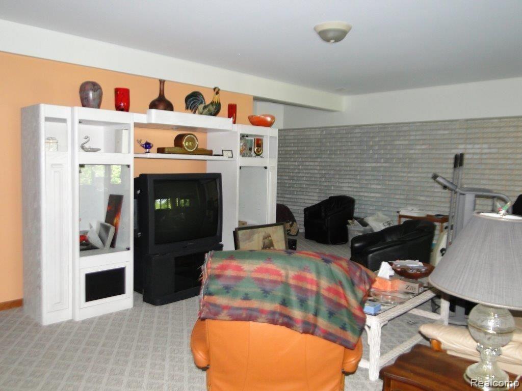 3395 Lippincott Road Lapeer, MI 48446 - Photo 41 of 56 Family Room