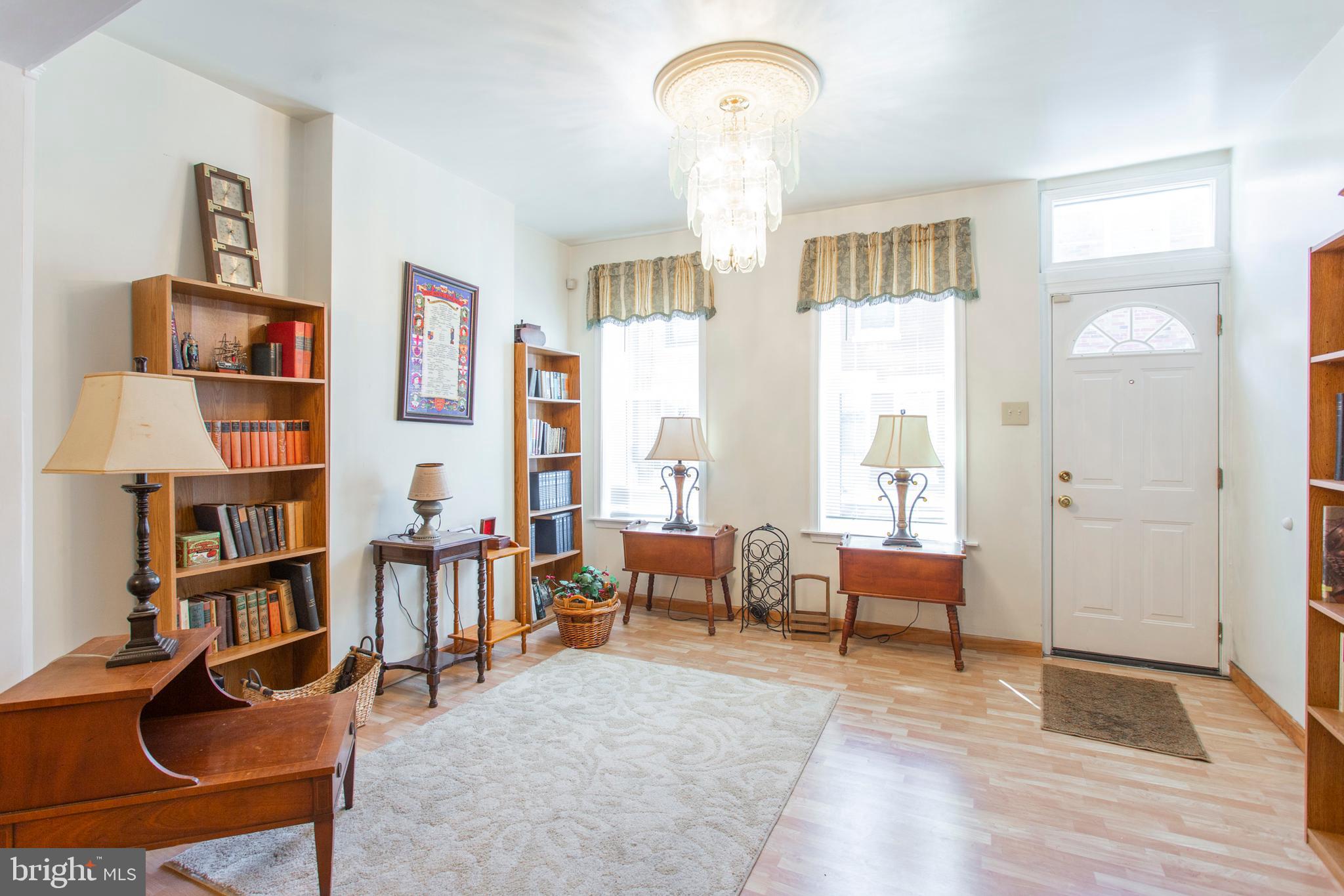 717 Tree Street Philadelphia, PA 19148 - Photo 4 of 27 Living Room
