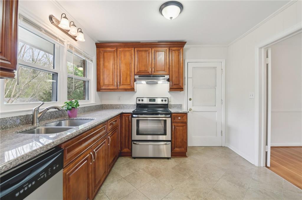 3112 Galangale Way Atlanta, GA 30340 - Photo 7 of 28 a kitchen with a stove and a sink