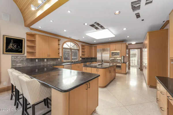 $875,000 | 22 Deepwood Drive, Jackson, TN 38305