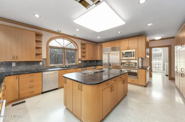 $875,000 | 22 Deepwood Drive, Jackson, TN 38305